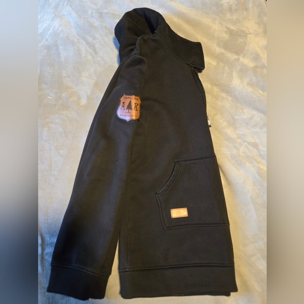 Alaska Chicks Hoodie Size Medium